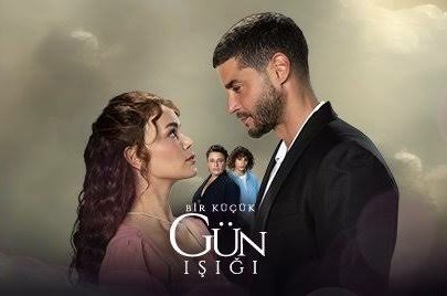 BKGI_brasil's tweet photo. 📌| A atriz Yıldız Kültür se juntou ao elenco da nossa série como a  personagem "Ayten", mãe de Ümran Ayaz,que  vai mudar o equilíbrio em casa novamente.Os desenvolvimentos entre mãe e filha já é motivo de grande curiosidade.
#BirKüçükGünIşığı • #ElFir 
#SerayKaya • #BerkOktay https://t.co/6HIqCso5BG