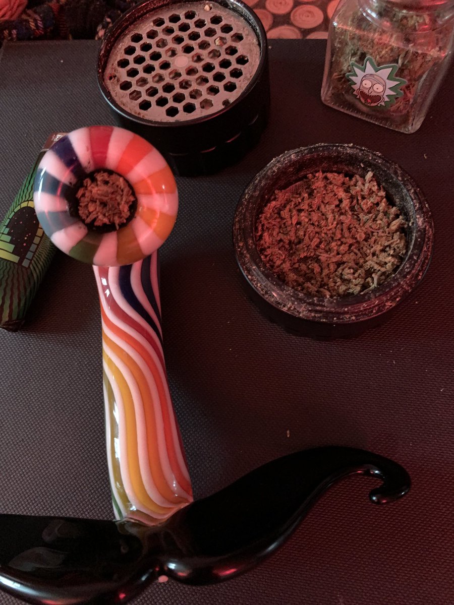 MsBakedTV's tweet image. Happy 4/20 sexy stoners! 😶‍🌫️💨🍃💚