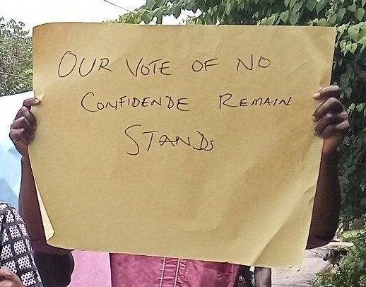 OsitaAmakeze's tweet photo. @goddess_yoruba Congratulations to the singleted-facecapped guy. He's got a job!
#Xenophobia isn't #TreborMints. It's minting troubles that burns all. Keep minting. Your CONFIDENDE is audacious. https://t.co/QeVupK66Ut