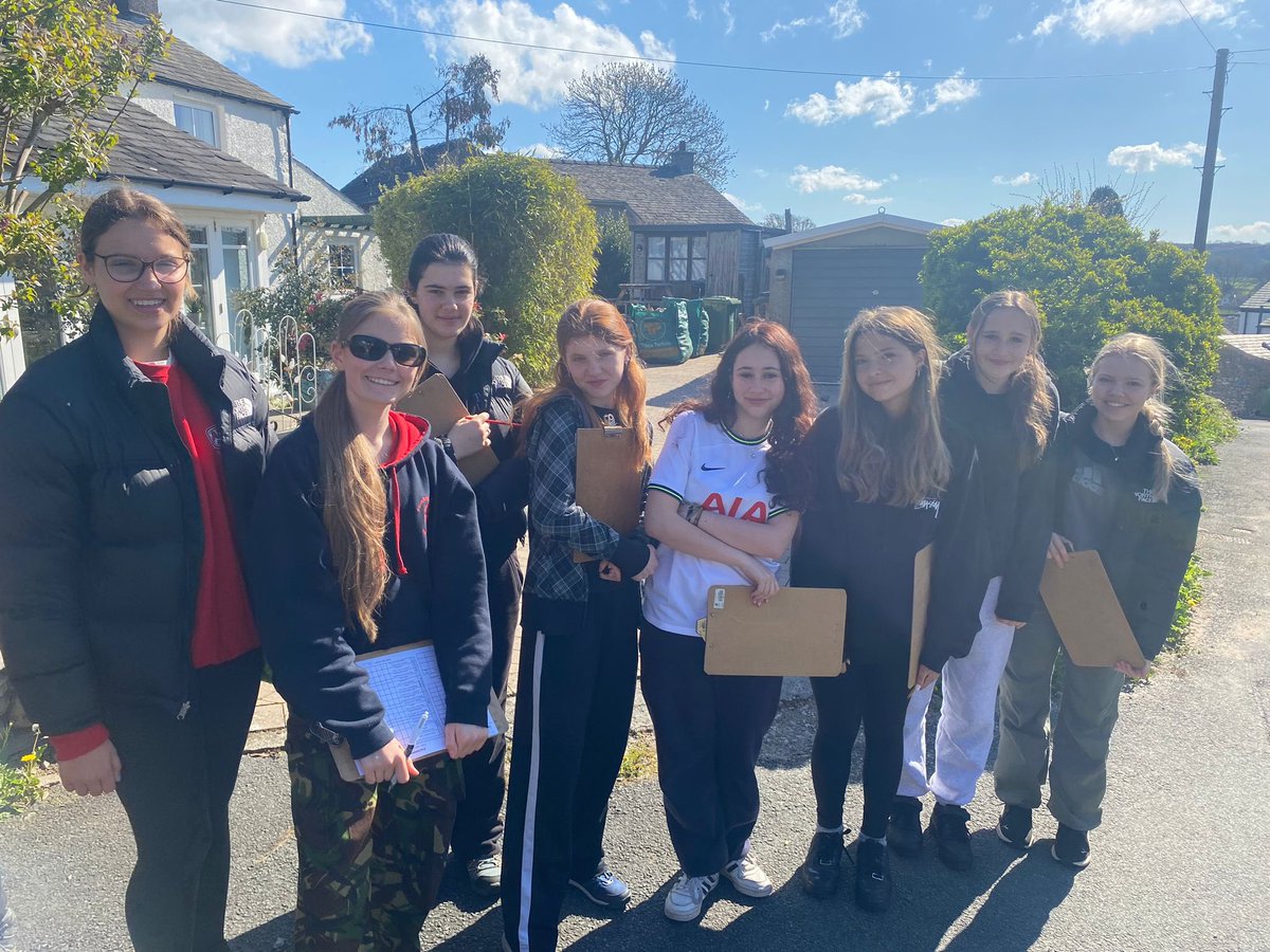 FHSRegentsPark's tweet photo. It’s another glorious day in the Lakes and this morning we’re in Lindale doing urban studies! #GCSEGeography #FHSTrips https://t.co/GVH0mtaWIu