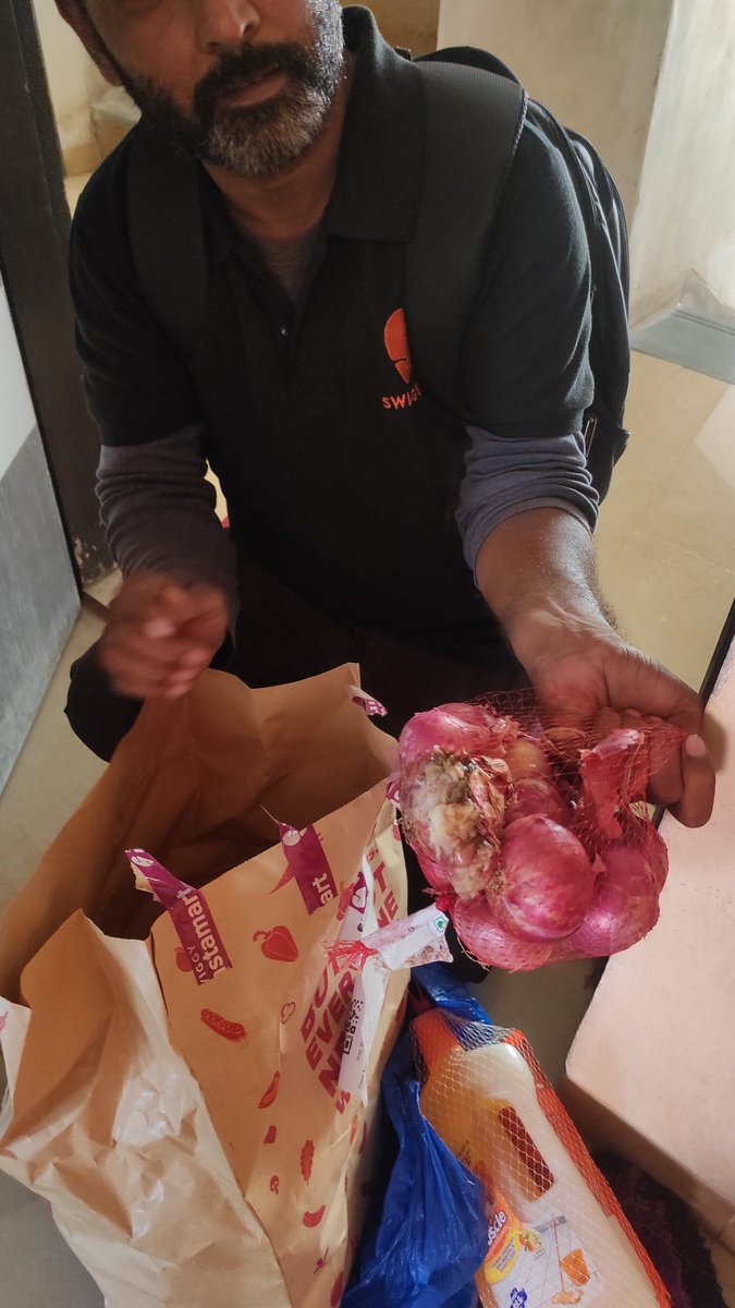 arijit1001's tweet photo. @SwiggyInstamart @Swiggy @SwiggyCares This is certainly unacceptable. I received a rotten onion today ordered through #swiggyinstamart
Kindly look into the matter, Swiggy. https://t.co/KcI76mMOut