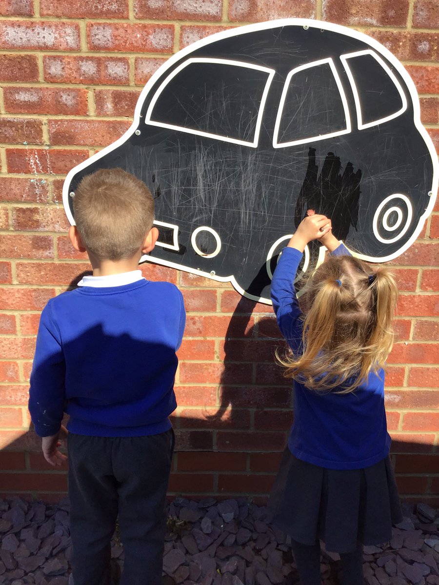 Nursery_GPS's tweet photo. Mark making with water is fun, but it dries up fast in the sun! ✍️💦☀️ #Makingmarks #water #sun https://t.co/1VMIfHS6Sq