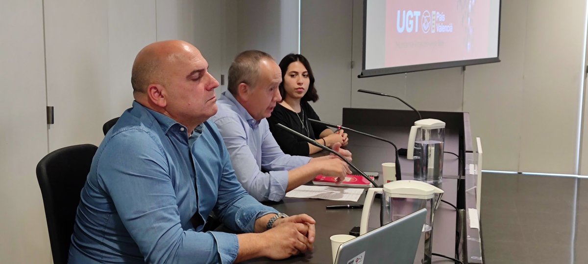 UGTPV's tweet photo. Asamblea en #Elche  poniendo en valor ls avances conseguidos pese a la crisis gracias al Diálogo Social: la reforma laboral, la subida del SMI, la subida de pensiones. Logros alcanzados desde el impulso sindical y x la existencia de un gob progresista;  y apuntar retos de futuro https://t.co/jre21K3QJO