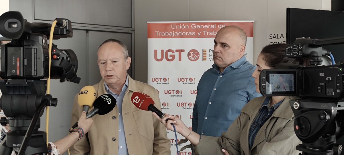 UGTPV's tweet photo. Asamblea en #Elche  poniendo en valor ls avances conseguidos pese a la crisis gracias al Diálogo Social: la reforma laboral, la subida del SMI, la subida de pensiones. Logros alcanzados desde el impulso sindical y x la existencia de un gob progresista;  y apuntar retos de futuro https://t.co/jre21K3QJO