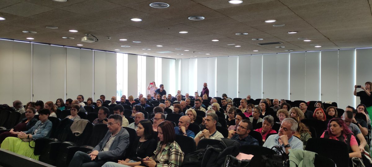 Asamblea en #Elche  poniendo en valor ls avances conseguidos pese a la crisis gracias al Diálogo Social: la reforma laboral, la subida del SMI, la subida de pensiones. Logros alcanzados desde el impulso sindical y x la existencia de un gob progresista;  y apuntar retos de futuro