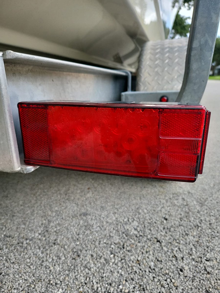 LIMICAR001's tweet image. This boat trailer light is really too good for my trailer.❤️❤️❤️#boattrailerlights #trailerlights #ledtrailerlights #boattrailer #boatlighting #boatlights #submersible