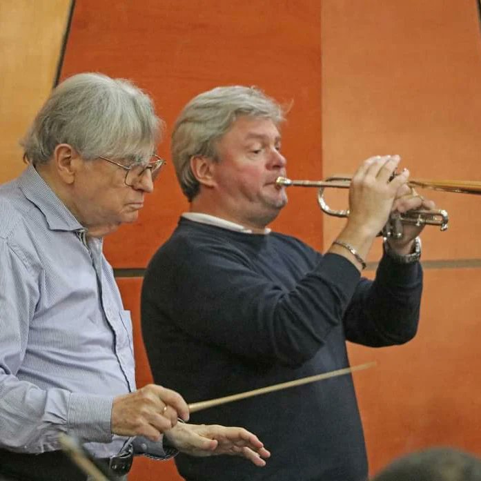 EstebanBenzecry's tweet photo. Les comparto unas hermosas imágenes. Tengo la gran satisfacción ver a mi padre #MarioBenzecry ensayando mi #OberturaTanguera de #EstebanBenzecry
El concierto sera el 20 de abril con la Orquesta Sinfónica Nacional del Paraguay.
Obras de #Haydn y #Tchaikovsky https://t.co/Sk5UYViXhb