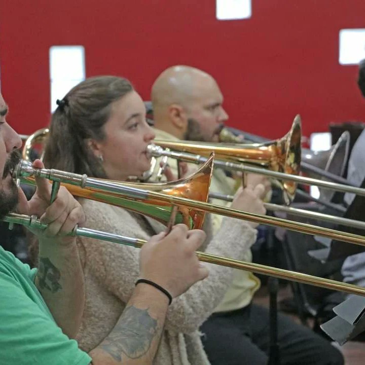 EstebanBenzecry's tweet photo. Les comparto unas hermosas imágenes. Tengo la gran satisfacción ver a mi padre #MarioBenzecry ensayando mi #OberturaTanguera de #EstebanBenzecry
El concierto sera el 20 de abril con la Orquesta Sinfónica Nacional del Paraguay.
Obras de #Haydn y #Tchaikovsky https://t.co/Sk5UYViXhb