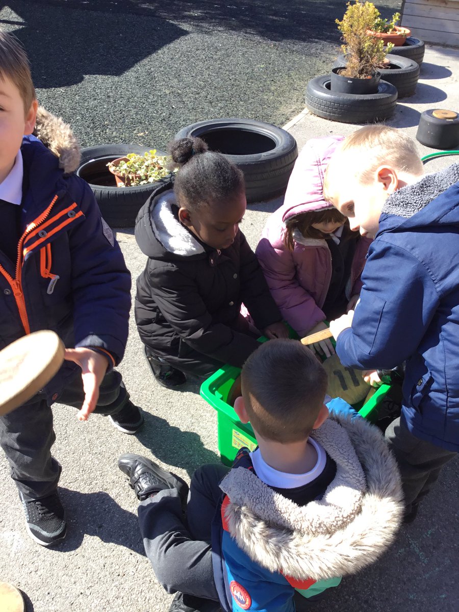 QRA_2029Y2's tweet photo. Oh dear Miss Upton has been a little bit silly and has put the alphabet in the wrong order and missed some letters out. The children worked as a team to problem solve and to put the alphabet in the correct order. #qrawise #qraphse #qraphonics https://t.co/DpeF74j6Lj