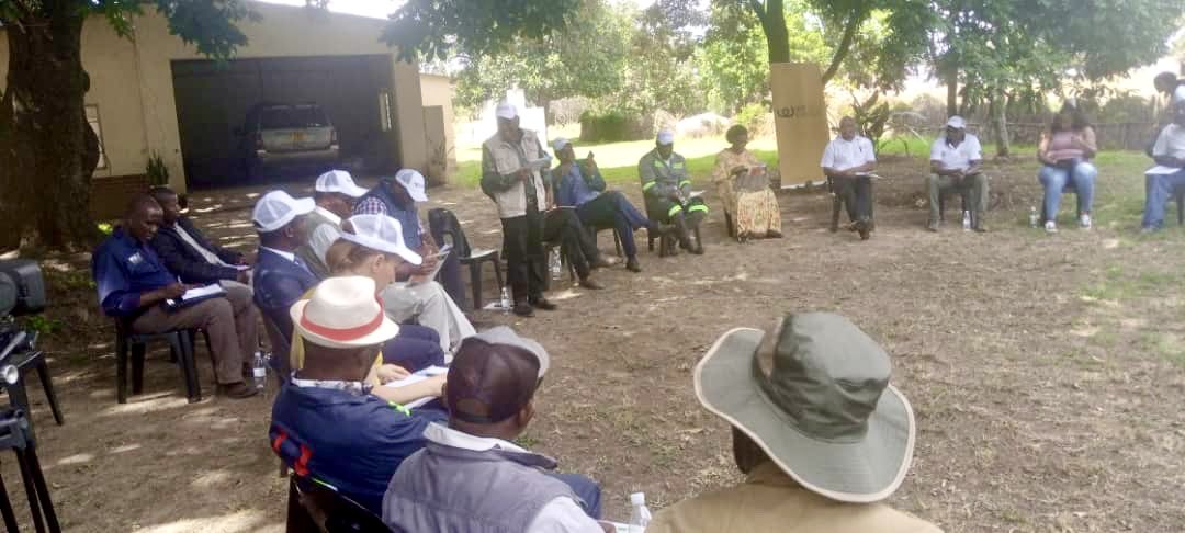 WeEffectSA's tweet photo. The Chief Director of Veterinary Services in Zimbabwe Dr Nyika giving a brief to delegates to the launch of #TranZDVC #iMoved in Chikomba, Zimbabwe.
@ZADF_Official @zfu_official ; @Zimbabwe Ministry of Land @SwedeninZW @euinzim https://t.co/Dbx2IzggdX