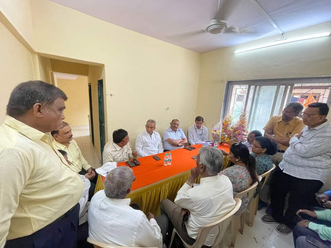 kpvikassamiti's tweet image. कामाठीपुरा पुनर्विकासाला गती देण्यासाठी आज म्हाडा ने कामाठीपुरा चौथी गल्ली येथे कार्यालयाचे उद्घाटन करण्यात आले त्याप्रसंगी म्हाडा कार्यकारी अध्यक्ष श्री अरुण डोंगरे साहेब व स्थानिक आमदार श्री अमीन पटेल साहेब उपस्थित होते.#mhada #cmomaharashtra #devendrafadavnis #aminpatel .