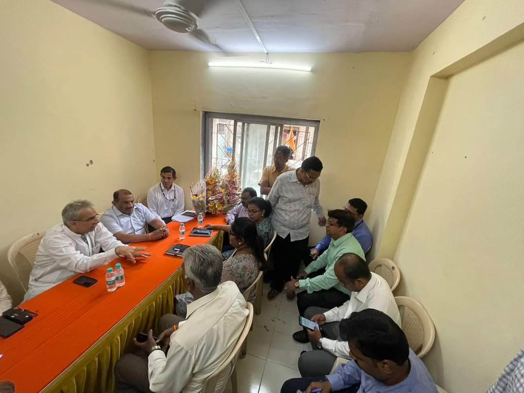 kpvikassamiti's tweet image. कामाठीपुरा पुनर्विकासाला गती देण्यासाठी आज म्हाडा ने कामाठीपुरा चौथी गल्ली येथे कार्यालयाचे उद्घाटन करण्यात आले त्याप्रसंगी म्हाडा कार्यकारी अध्यक्ष श्री अरुण डोंगरे साहेब व स्थानिक आमदार श्री अमीन पटेल साहेब उपस्थित होते.#mhada #cmomaharashtra #devendrafadavnis #aminpatel .