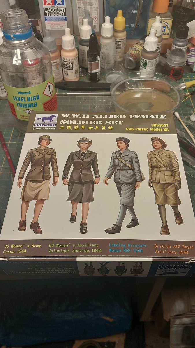 PanczykLE's tweet photo. New up! Base colors laid down last night. It will require a great deal work on shadows and highlights. Hopefully will manage! #paintingminiatures #tamiyapaints #broncomodels #alwaysvallejo #citadelpaints #armypainter https://t.co/pP3Yub6kIu