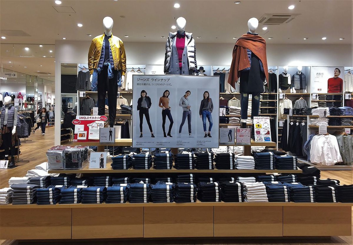 OsservaDiritti's tweet photo. 👚 #Uniqlo e #sOliver devono milioni di dollari ai lavoratori.
📢 Lo denuncia la @cleanclothes (@AbitiPuliti) a 8 anni dal fallimento di una fabbrica che produceva anche per loro.
🎧 Ascolta Diritti e Rovesci, il #podcast quotidiano sui #dirittiumani 👇
https://t.co/VIKQPyYodh https://t.co/OjthlRP7Lr