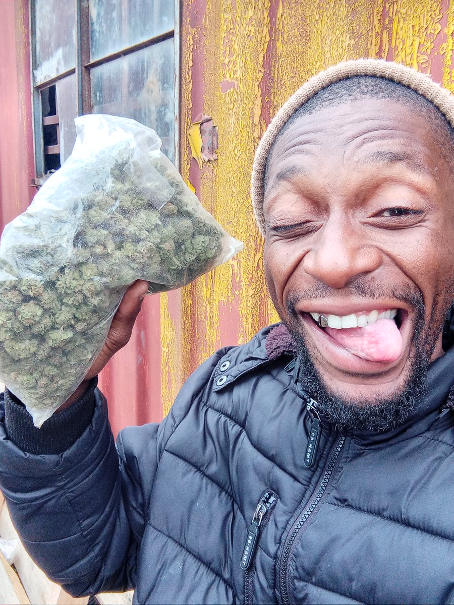 Snawoux's tweet photo. Happy 420 Day 🍀🍀🍀🍀 https://t.co/Ld3Ou9jtbR