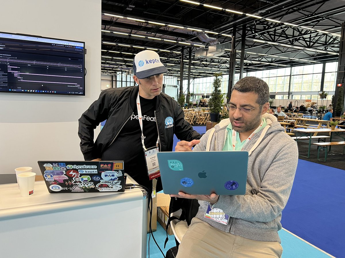 Exchanging ideas at <a href="/keptnProject/">keptn</a> with <a href="/grabnerandi/">Andreas Grabner (aka Andi)</a> #KubeCon #community