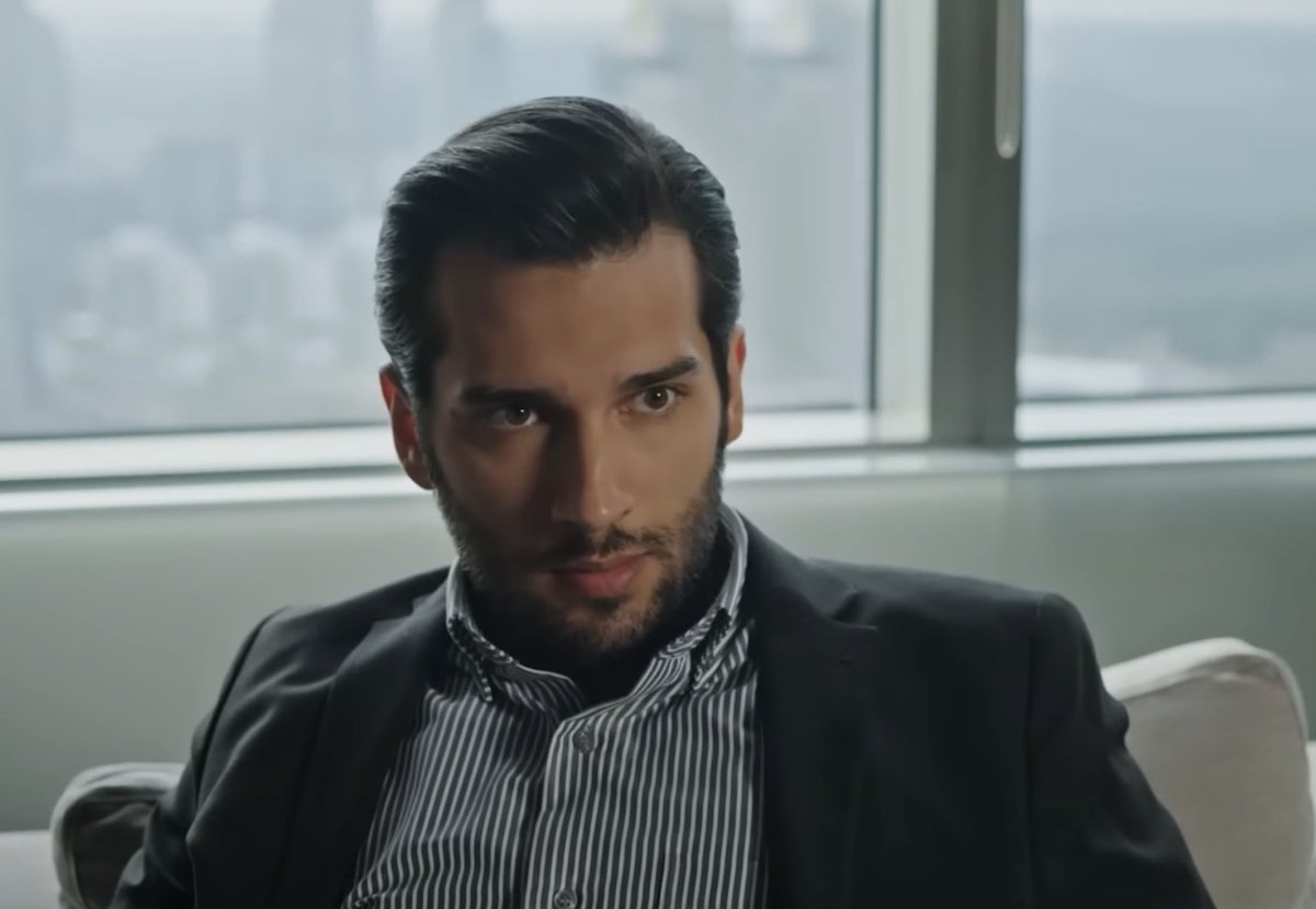 anqelsmaqq's tweet photo. ⌛️time for crazy theories (I have a lot of doubts, but it has right to be, in my opinion)

Me &amp; @soladeed crew, guess that Halis' grandson is Tarik. maybe you will say, girls, you 🥲👈🏻.. but let's try to figure out if it can be so⬇️

#YaliCapkini https://t.co/Wvc5VSrnwu