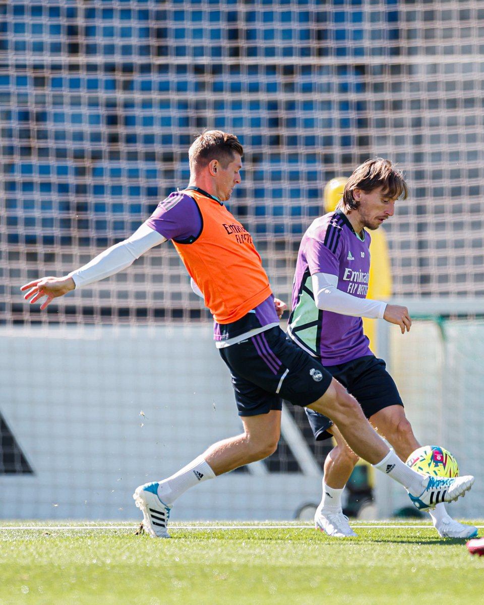 realmadrid's tweet photo. 🟠 @ToniKroos
🟣 @LukaModric10
🔛 #RMCity https://t.co/ICupfvR5ih