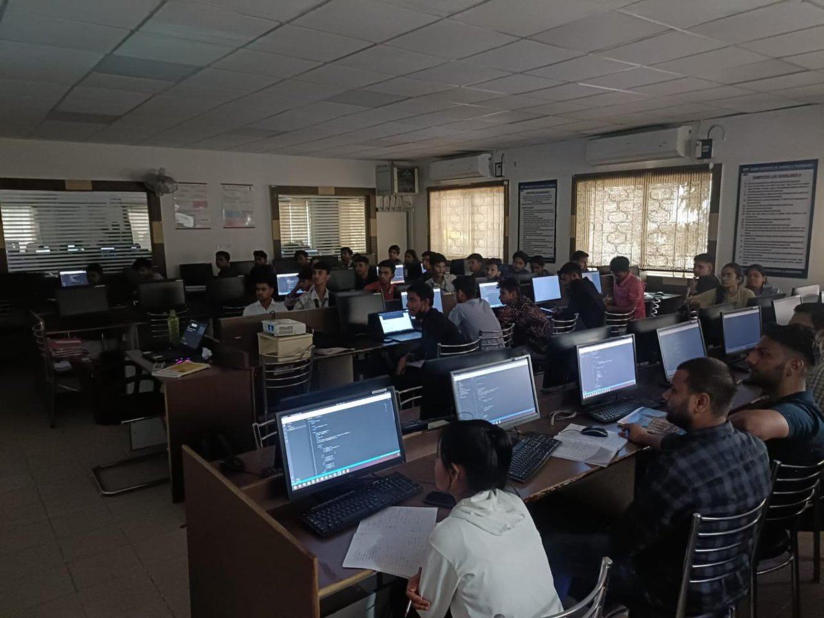 gdsc_sistec's tweet image. #gdsc #DevelopersStudentClub #sistec #webdevelopment #Day2 #html #CSS