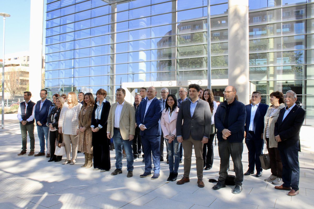 Selopezmanuel's tweet photo. 🔝Tenemos equipo, proyecto, experiencia, ilusión, ganas de trabajar y a los albaceteños con los que diseñar entre todos el Albacete que queremos dejar a nuestros hijos.

✅ Hoy hemos presentado en la Junta Electoral la candidatura del Partido Popular al Ayuntamiento de Albacete. https://t.co/VIy1vxuydu