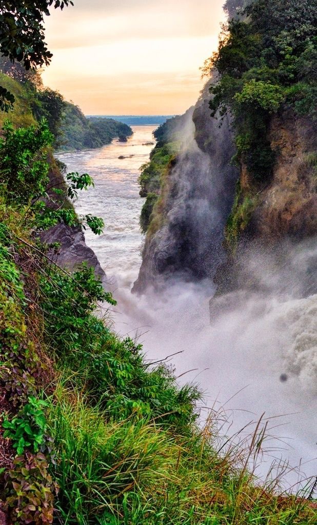 simplcious's tweet photo. Explore the breathtaking beauty of Murchison Falls, where the Nile River squeezes through a narrow gorge, creating a stunning waterfall that will leave you in awe

Don't miss out on this must-see destination at #POATE2023 #ExploreUganda https://t.co/arSLZDK8jL