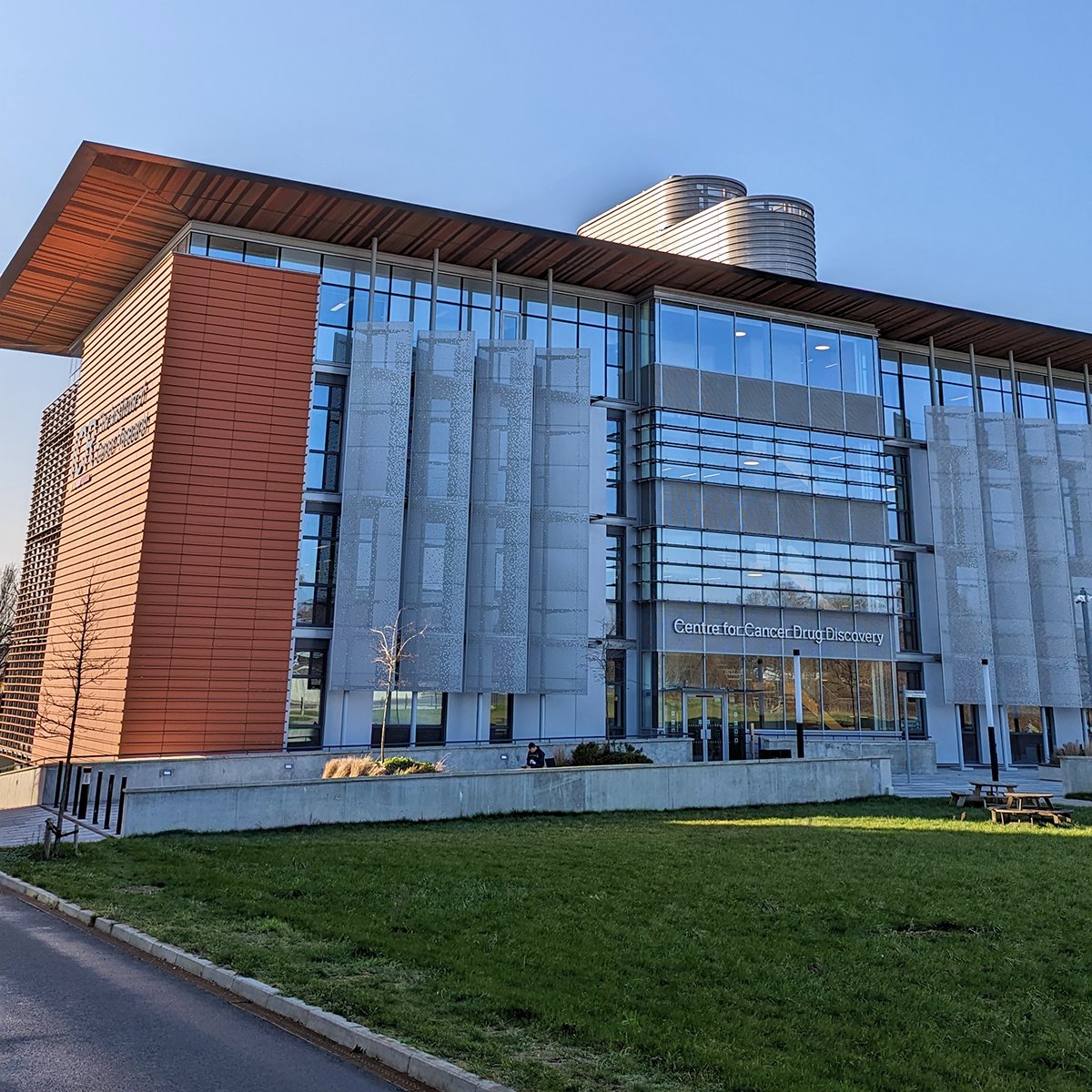 Join one of the world's leading centres for cancer #DrugDiscovery!

We're making a significant investment in our Division of #CancerTherapeutics with the appointment of five new senior Faculty. Find out more about the new roles here ⬇
icr.ac.uk/media/docs/def…

#ScienceJob