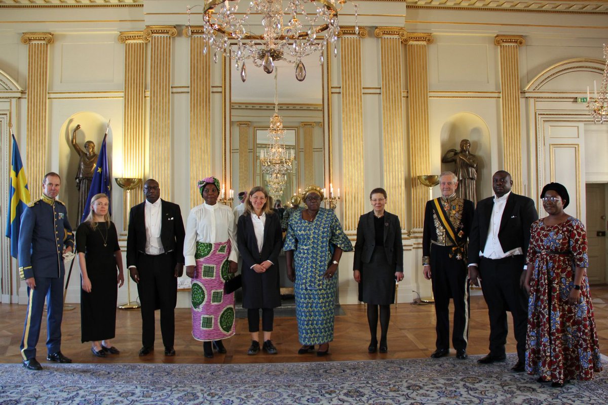 So happy that my colleague, 🇿🇲 Ambassador to 🇸🇪 Ms Gladys Lundwe, presented credentials to HM King Carl XVI Gustaf in Stockholm yesterday! 👍🏼🙌🏼 

Nice photos w the King and with 🇸🇪 MFA Head of Africa Dept <a href="/IrinaSNyoni/">Irina S Nyoni</a> and the Chief of Protocol. 

Congratulations from Lusaka!🎉🎊