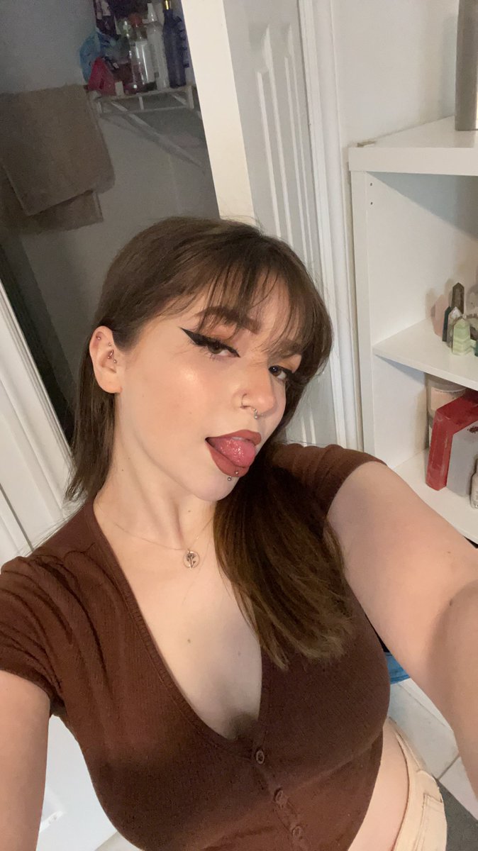 Jenifer77266325's tweet photo. J'attends vos propositions pour ce soir mes bb ❤️😜😜 
NB: Rien de gratuits tu me fais perdre mon temps je te bloque. ❤️💗💋 https://t.co/PzIQIDinSF