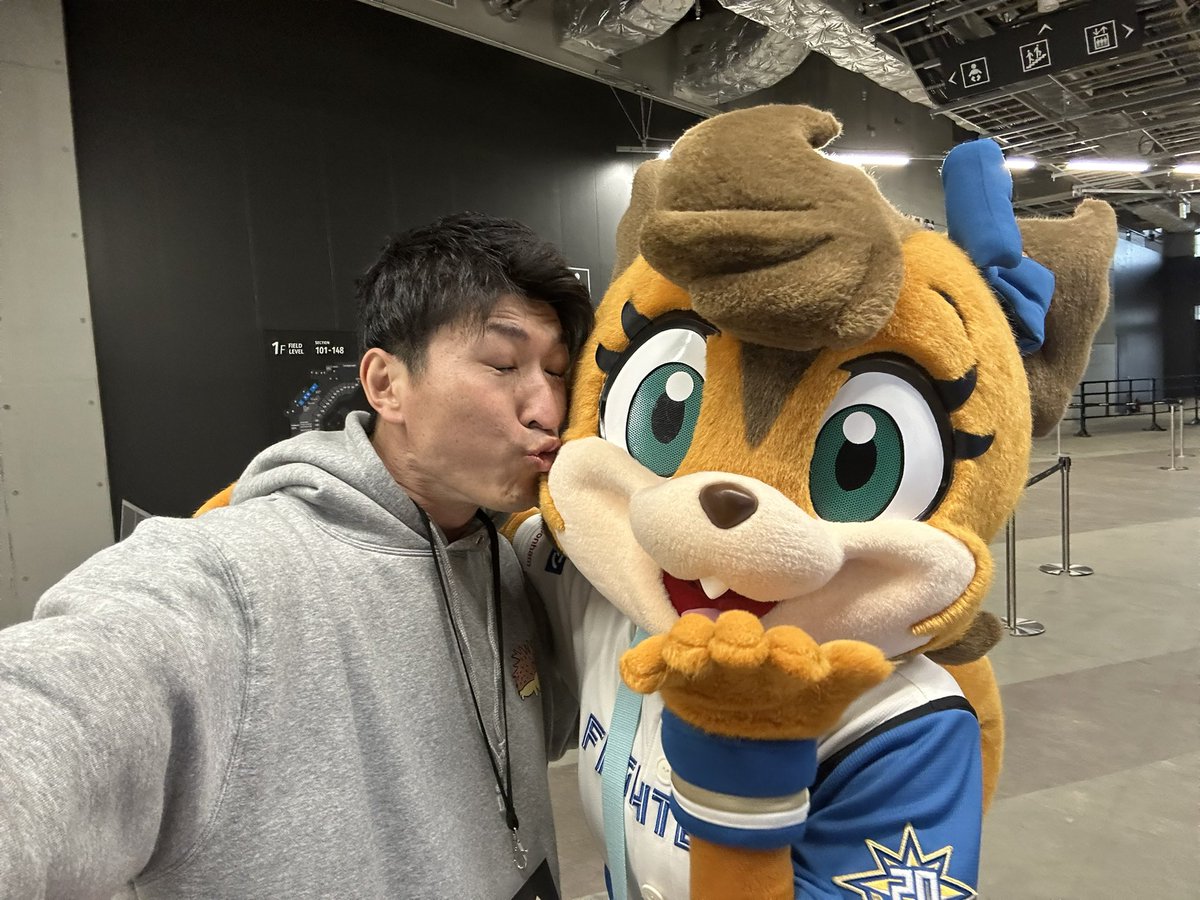 hayato_arakaki's tweet photo. みなさん！
気持ち悪い人がいます！

#ポリーポラリス
#PORRY
#KAKILAND
#エスコンフィールド https://t.co/oTYMpj700o