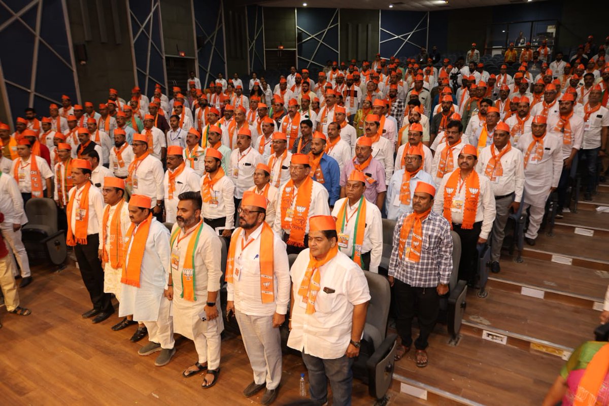 Bhupendrapbjp's tweet photo. ‘કાર્યકર્તા સંપર્ક અને સંવાદ’ કાર્યક્રમ અંતર્ગત ભરૂચ જિલ્લા ભારતીય જનતા પાર્ટીના કર્મઠ કાર્યકર્તાઓ સાથેની બેઠક તેમજ જનપ્રતિનિધિશ્રીઓ અને હોદ્દેદારશ્રીઓ સાથેની બેઠકમાં સહભાગી થઈને સંગઠનાત્મક માર્ગદર્શન આપ્યું. https://t.co/l8H4d4j7bO