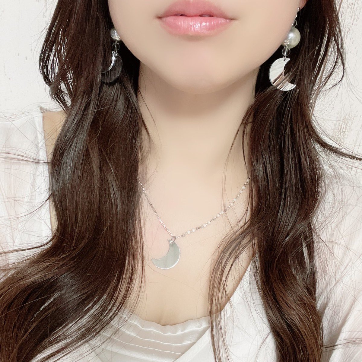 Mahina100413's tweet photo. お客様着用♡
ミラーのお月様のピアスとお揃いでチェーンとビーズのネックレス🥰❤️
ありがとうございます🙇‍♀️❤️
 #ハンドメイドアクセサリー #ハンドメイドアクセサリー好きさんと繋がりたい https://t.co/jQDBqA6ElR