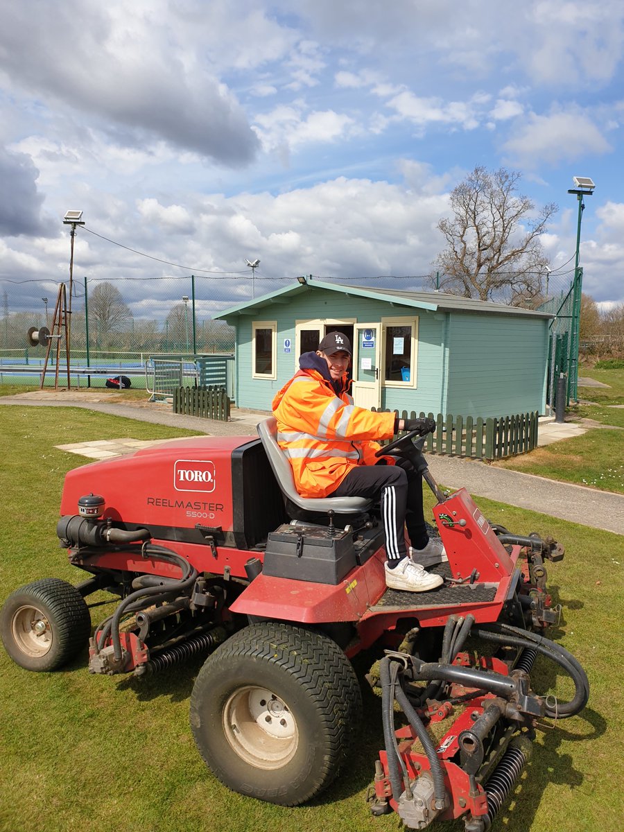 HampshireCB's tweet photo. The recent weeks will have been frustrating and stressful for your grounds team with the bad weather, so get behind them, give them your support and when the sun arrives, help out 🙌

A team effort will really make a difference ♥

🔗 https://t.co/1A3TwoQrJq https://t.co/pb9J4XuTEg