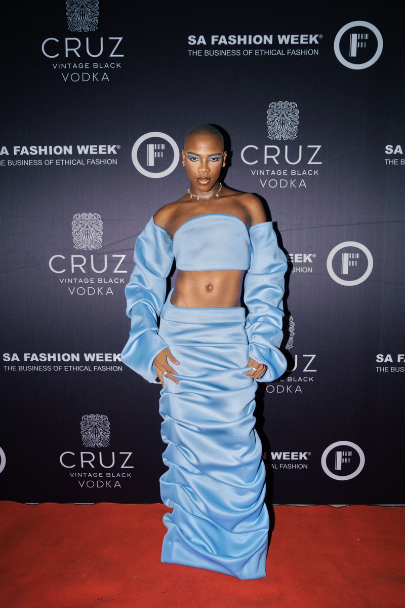 You can find me where the sand meets water 🤫

#CruzSAFW 🤍