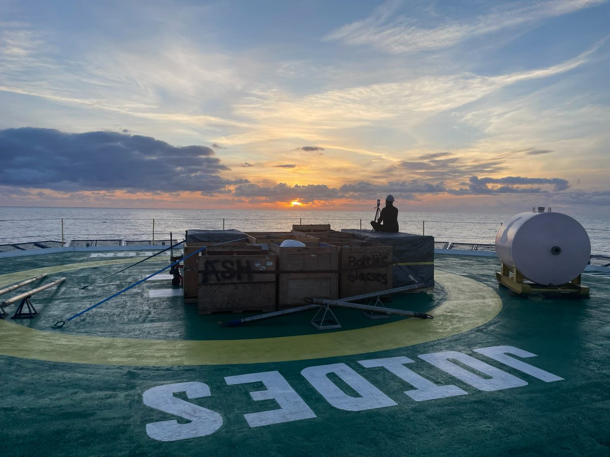 LAnderson_STEM's tweet photo. A3: Bringing STEM professionals into the classroom is a great way to bridge the gap between the classroom and the scientific community and provide science to all learners. @TheJR provides free tours of the ship https://t.co/qDiYKc5MA3 ⛴️#einsteinfellows22 https://t.co/yyoEwhRPM1