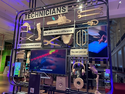 Vitae_news's tweet photo. Thanks @GatsbyEd for hosting a fantastic Technicians Gallery celebration @sciencemuseum last night. We're active supporters of #TechniciansCommitment &amp; thrilled to see innovative way gallery showcases diverse &amp; essential contributions that technicians make to economy &amp; society. https://t.co/Jb7jUCCz75