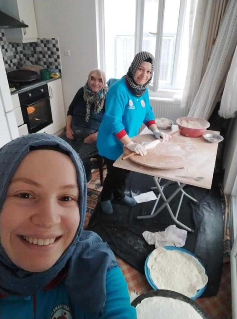 Bafra Kaymakamlığı Sosyal Yardımlaşma ve Dayanışma Vakfı bünyesinde oluşturulan Vefa Ekibi,  2023 Yılı Vefa Projesi kapsamındaki ailelerin hayatlarını kolaylaştırırken aynı zamanda bayram hazırlıklarına da yardımcı oldular.
<a href="/CevdetErturkmen/">Cevdet Ertürkmen</a> <a href="/zulkifdagli/">Doç. Dr. Zülkif Dağlı</a>