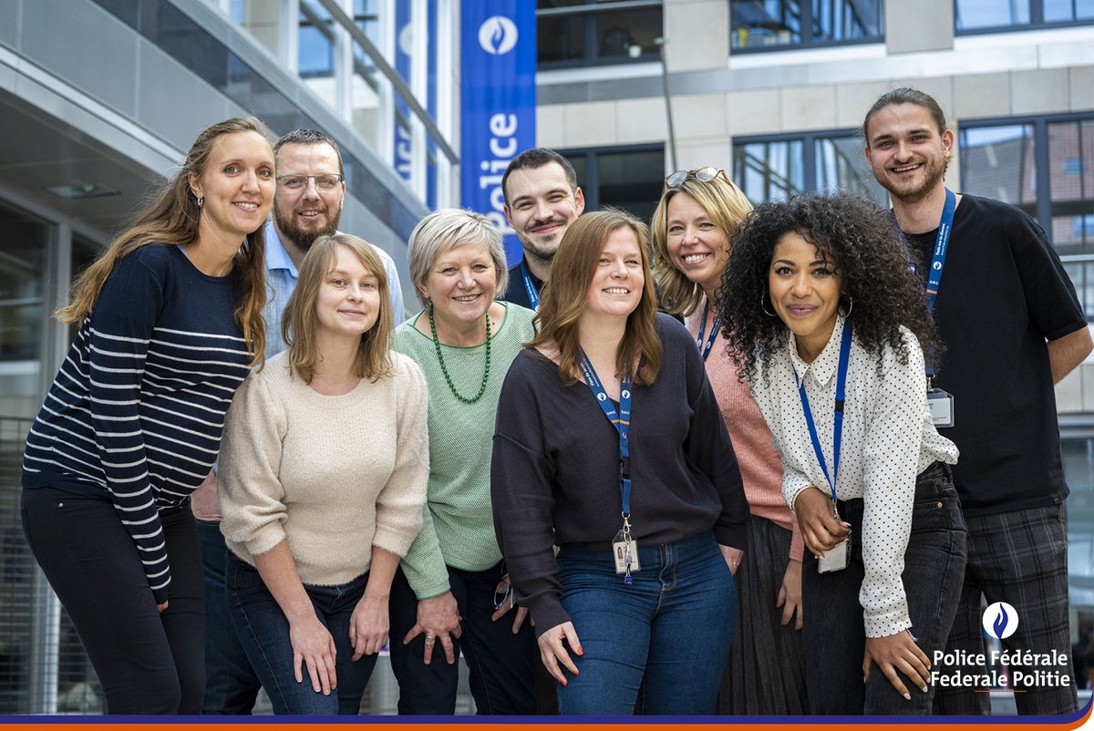 policefederale's tweet photo. À l'occasion de la Journée mondiale des assistants administratifs, hommage aujourd'hui aux civils qui travaillent pour la Police Fédérale avec autant de motivation et d'engagement que les opérationnels ! Envie de les rejoindre ?
Postulez ici : https://t.co/qVfaI2NtYK
#Jobpol https://t.co/66J8tZoFLk