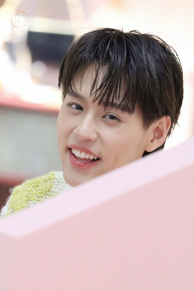 BesideBillkin's tweet photo. [ DAY ] : 20.04.2023
[ EVENT ] : งาน The COACH tabby shop

น่ารักมากๆ 💗😍

#InMyTabby #CoachNY 
#Bbillkin  #บิวกิ้น
#besidebillkin https://t.co/Ry2kPzDv58