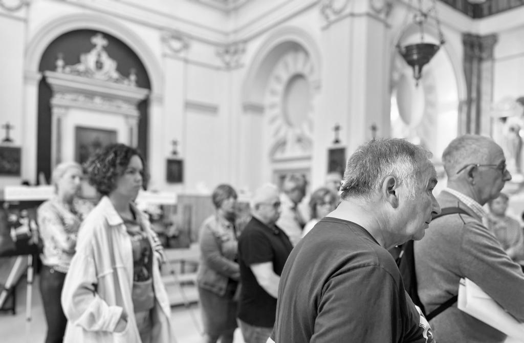 CaritasZaragoza's tweet photo. 👉Los vecinos de #Pastriz han podido participar durante los últimos días de la exposición “Palestina, Esperanza de Paz". Es un testimonio visual de jóvenes voluntari@s de #Cáritas que estuvieron en #Palestina, acogidos por familias cristianas. Os dejamos algunas imágenes 🔽 https://t.co/7WnYqJCsJs