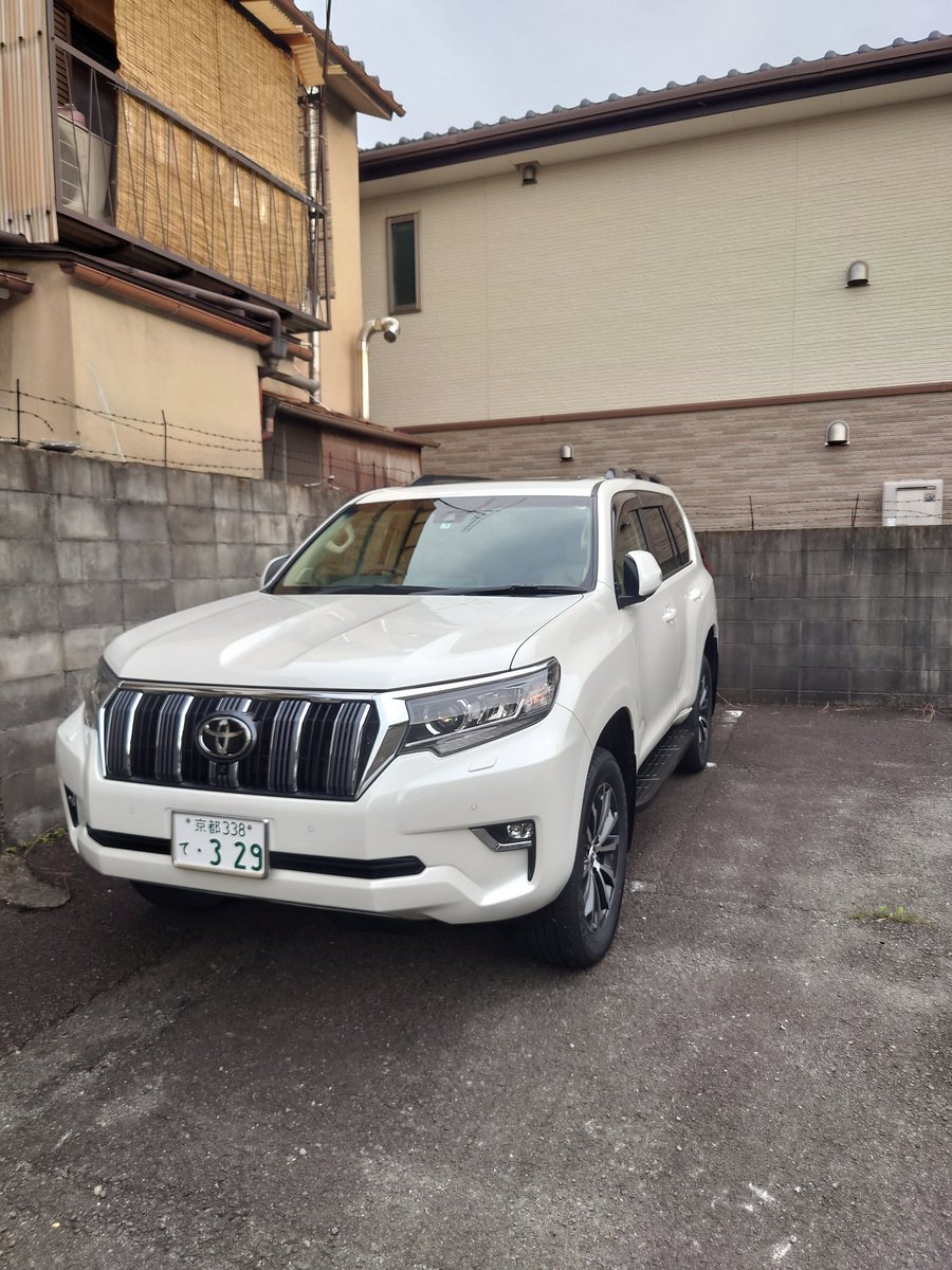 YKTN19420608's tweet photo. 我が家の愛車が盗難に…
貧乏人が夢見て買った車を盗むなんて許せない!

#ランドクルーザー https://t.co/ehF5hOkSJY