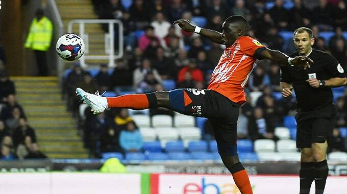 Marvelous Nakamba’s Luton Town have sealed a playoff spot after playing to a 1-1 draw against Reading on Wednesday evening at the Madejski Stadium. The Hatters are third on the Sky Bet Championship table with 75 points from 43 matches @ZBCNewsonline @online_zifa @Bulawayo24News