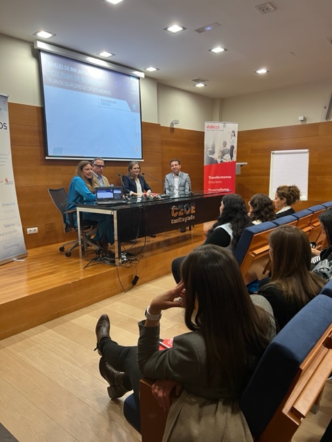 La vicepresidenta de <a href="/ceoe_cyl/">CEOE Castilla y León</a>, <a href="/angela_demiguel/">Angela de Miguel</a>, ha inaugurado la jornada "La igualdad real y aplicada" que organizamos junto con <a href="/adecco_es/">Adecco</a>. Hemos visto la aplicación de los planes de igualdad en las empresas, con las experiencias de Corporación Llorente, <a href="/proconsi/">Proconsi</a> y <a href="/Michelin/">Michelin</a>.