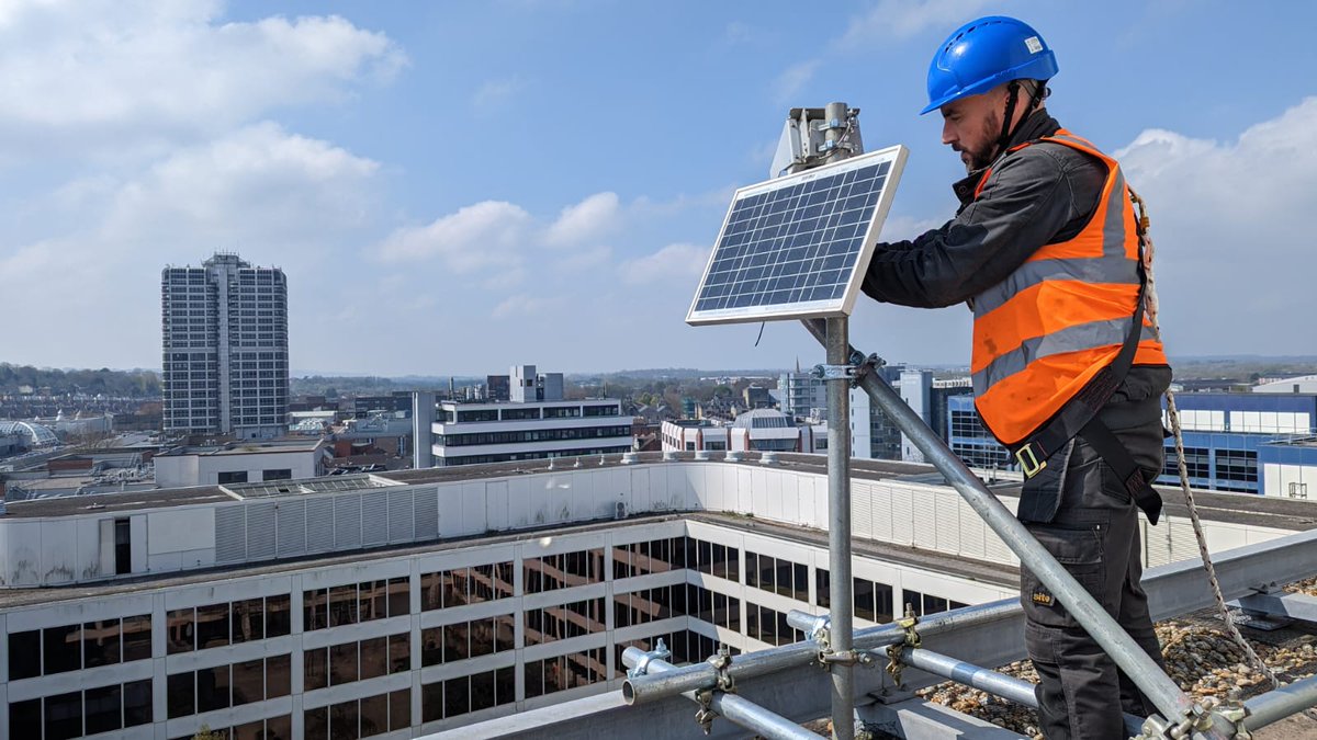 TimeLapseUK_'s tweet photo. Such a lovely day installing a camera for 3 Newbridge Square in Swindon yesterday! Here's Adam doing what he does best! 📸

#timelapse #timelapseuk #timelapsecamera #installation #photography #photographer #timelapsevideo #timelapsephotography #construction #constructionuk https://t.co/ryIAkyWJ4U