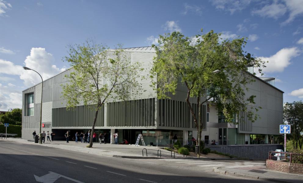 JulianMarquina's tweet photo. 😍🏛📚 Biblioteca Pública Luis Rosales (Carabanchel). Edificio de estilo industrial de cuatro plantas con interiores abiertos y espaciosos que permiten disfrutar de sus servicios. Además, cuenta con unas espectaculares vistas de Madrid. 
https://t.co/lic37a0rLP https://t.co/k4t1k8bgyl