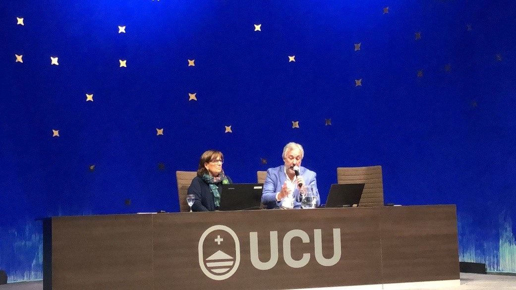 Fundperetarres's tweet photo. Les professores @TxusMorata1 i @EvaPalas de la Facultat @Fundperetarres - @uramonllull han completat una estada a la @UcasalOficial i la @UCUoficial on han participat en sessions de treball i xerrades amb estudiants, docents i professionals de l’oci i la recreació educativa. 📸👇 https://t.co/yadmMBcG3q