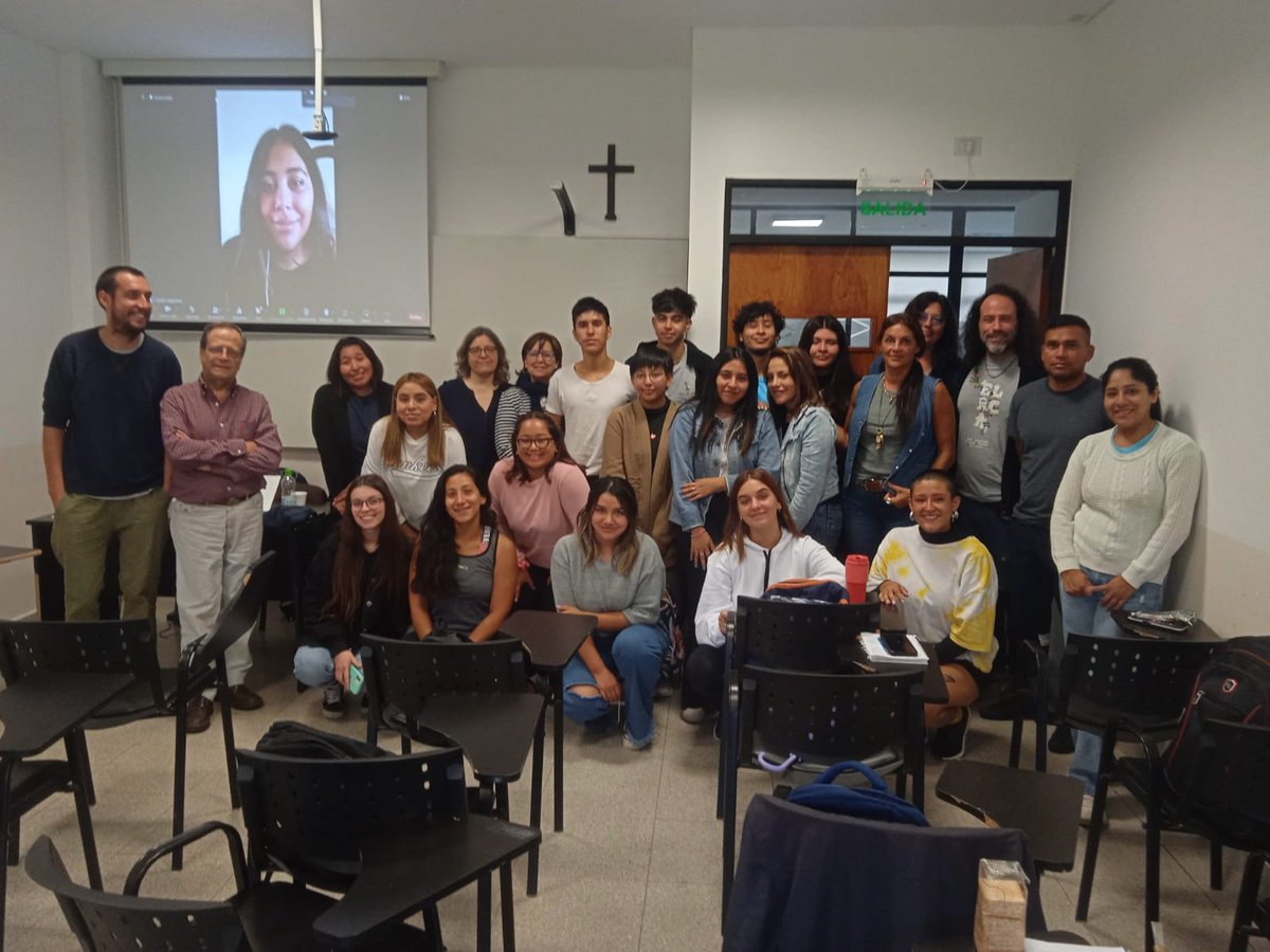 Fundperetarres's tweet photo. Les professores @TxusMorata1 i @EvaPalas de la Facultat @Fundperetarres - @uramonllull han completat una estada a la @UcasalOficial i la @UCUoficial on han participat en sessions de treball i xerrades amb estudiants, docents i professionals de l’oci i la recreació educativa. 📸👇 https://t.co/yadmMBcG3q