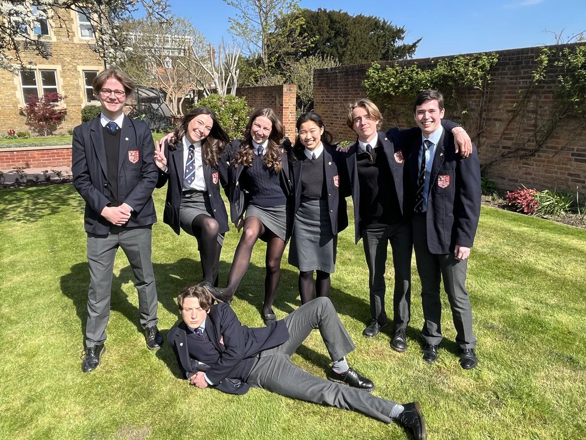 Brentwood_Music's tweet photo. Always a bitter-sweet moment as we begin preparing for the final term of music making with our U6th. This bunch truly embody virtue, learning and manners and we cannot wait for the final few concerts together that will top off a remarkable 7 years! https://t.co/eSudMSSq7m