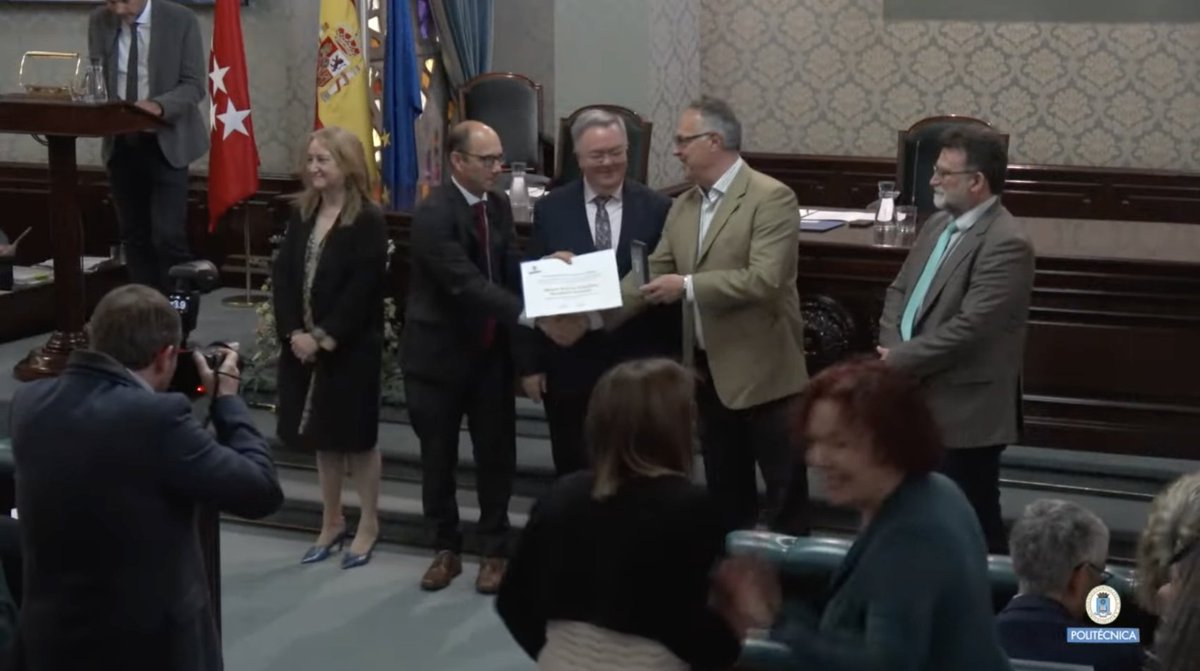 RSTI_UPM's tweet photo. Today took place the awarding of medals for having completed 25 years in the UPM , among which is our colleague @alvarez_campana. Congrats!! 😃👏🏽 

#somosUPM #25years @La_UPM https://t.co/SRQyF8el7H
