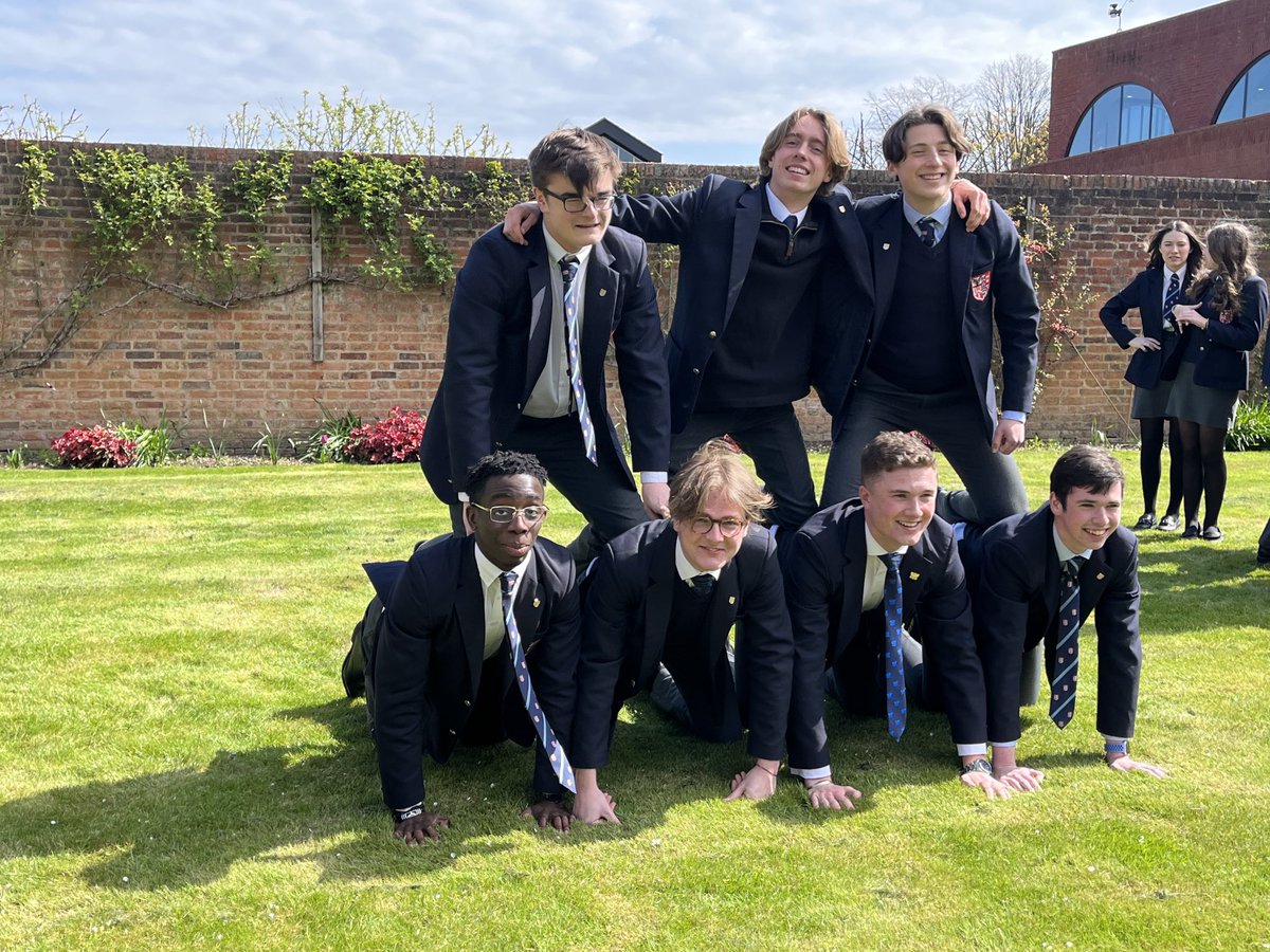 Brentwood_Music's tweet photo. Always a bitter-sweet moment as we begin preparing for the final term of music making with our U6th. This bunch truly embody virtue, learning and manners and we cannot wait for the final few concerts together that will top off a remarkable 7 years! https://t.co/eSudMSSq7m