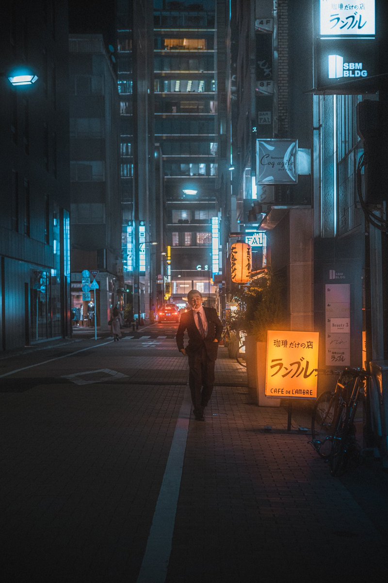 tokyo_gone's tweet photo. When I came to Japan, I’ve been told people would spend most of their money on their appearance and less in the rent. Tokyo is expensive, apartment small, making almost impossible to invite friends for home party. Which might also explain the awesome night life we have here! https://t.co/lucwmJ2kx1